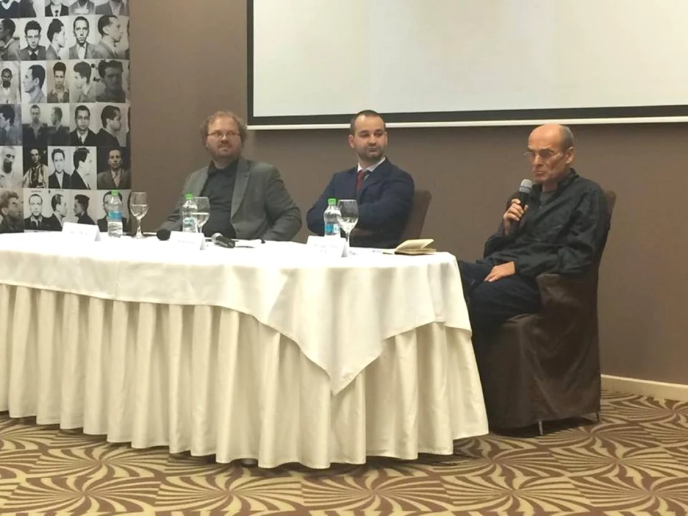 Dezbaterea de la Cluj a fost prilej de opinii critice la adresa ”reţelei” Hexi Pharma. Foto