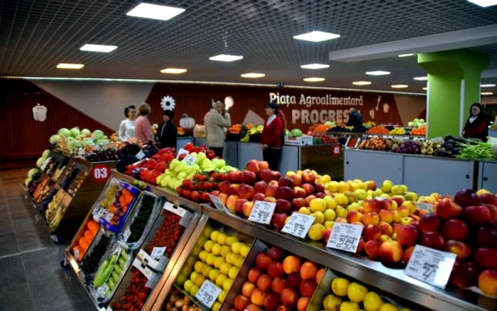 
    Pieţele agroalimentare rămân deschiseFoto: adevarul.ro  