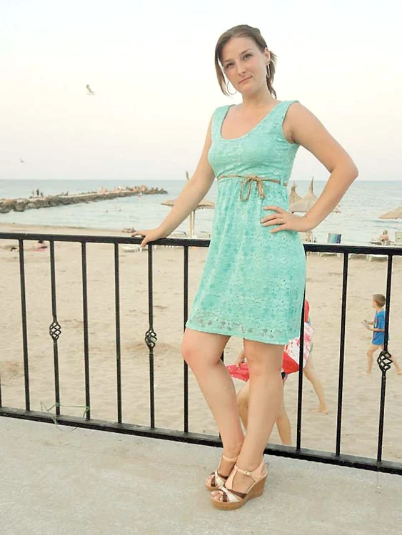 În afara orelor de program, Luiza e o tânără sexy