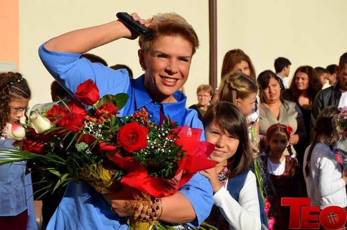 Teo şi fiica ei, în ziua în care Maya a început clasa a cinceaSursă foto:Facebook