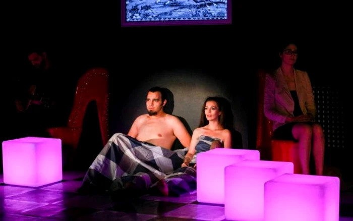 Scenă din spectacolul ”Monstrul nisipurilor” Foto: Teatrul Dramatic ”Fani Tardini”