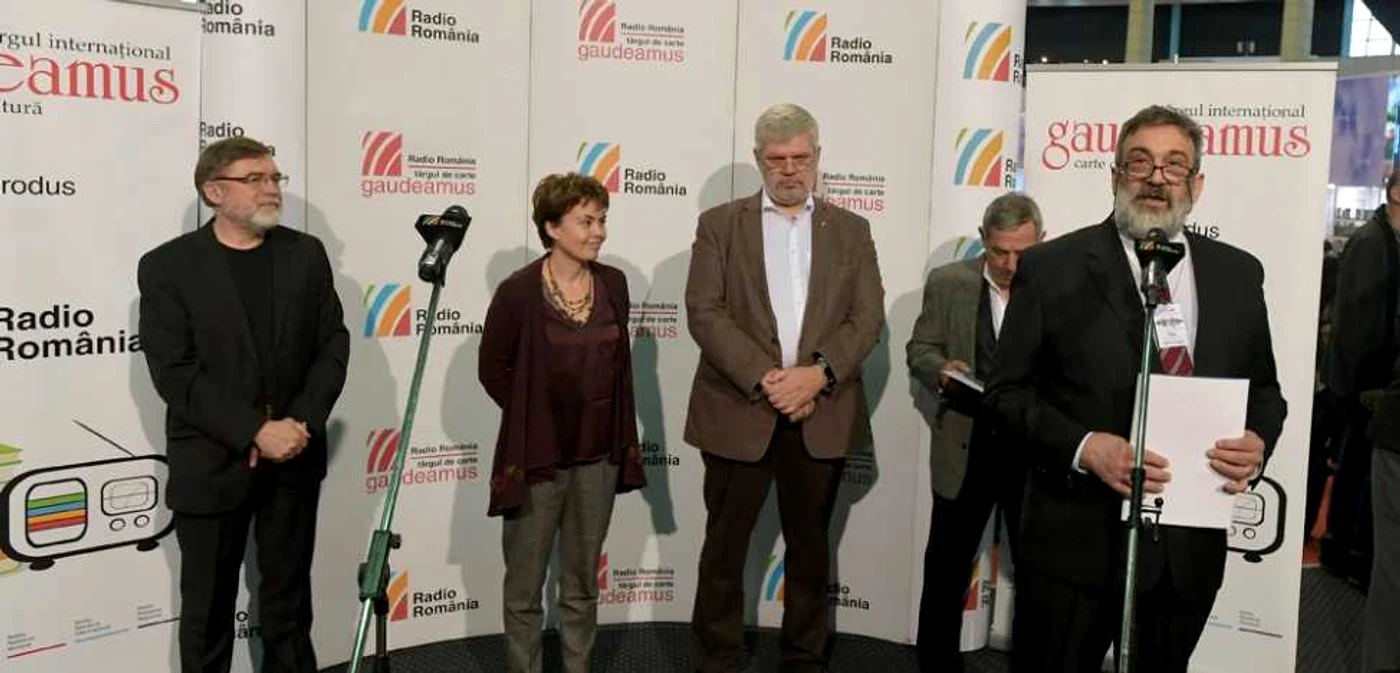 Oficialităţi prezente la gala de premiere, în ultima zi a târgului Gaudeamus  FOTOGRAFII: Mihai Cratofil