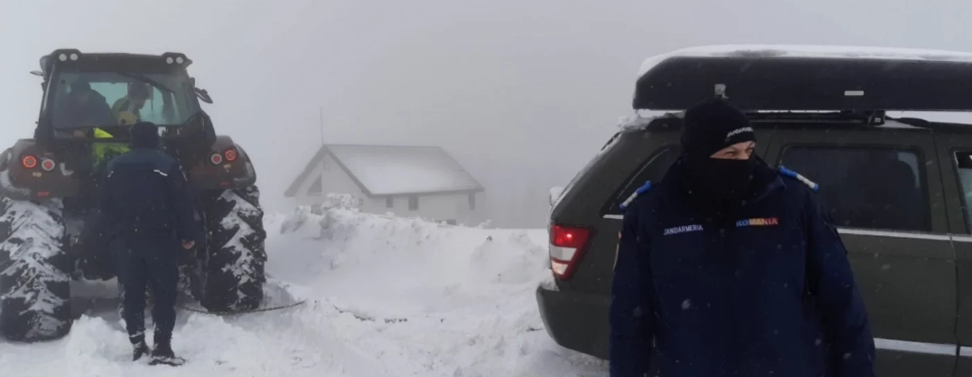 Operaţiuni de salvare pe bandă rulantă din zonele montane ale Vâlcii, de la începutul anului Foto Adevărul - credit IJJ Vâlcea