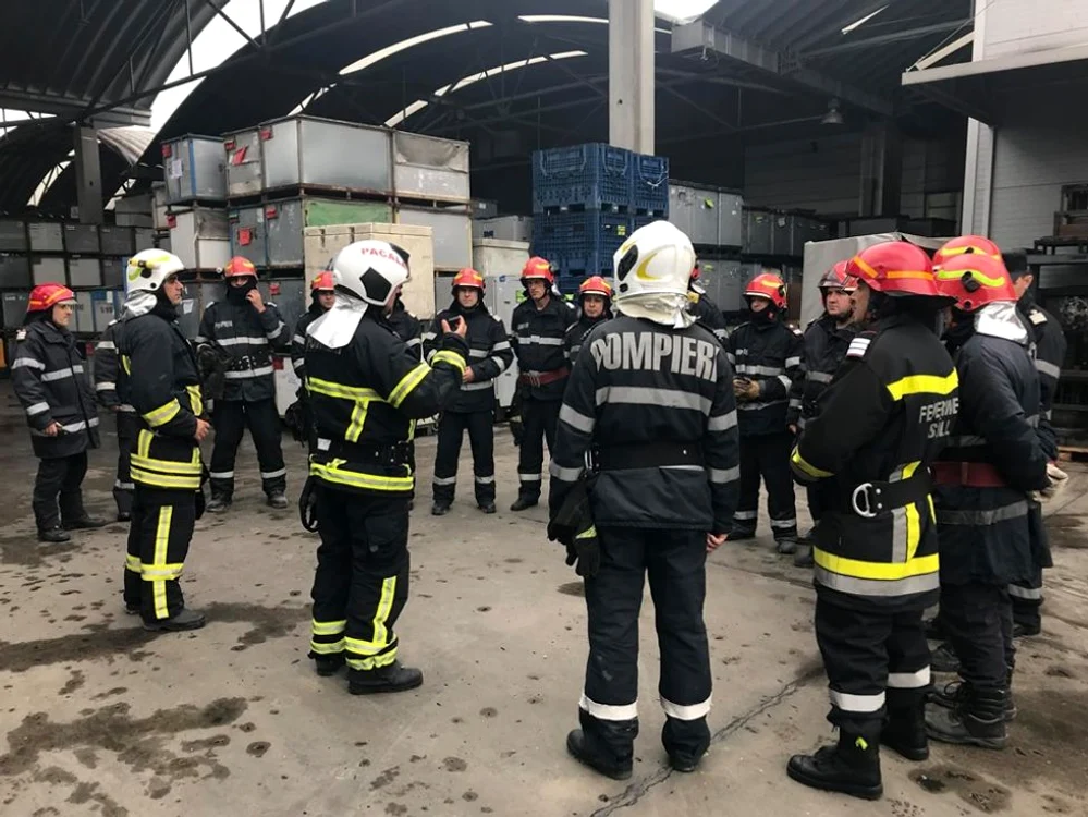 Pompierii de la ISU la fabrica TRW