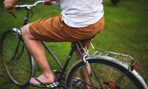 barbat pe bicicleta jpeg