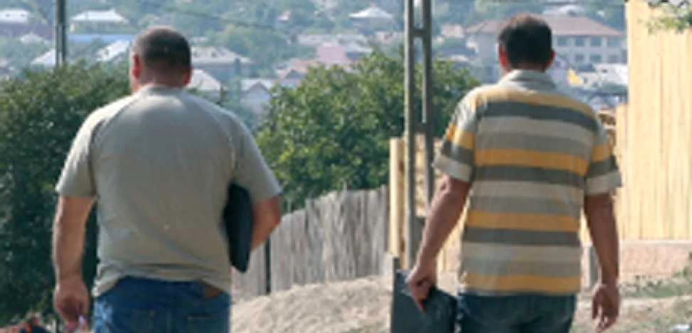 Multe drumuri judeţene sunt din pământ şi piatră