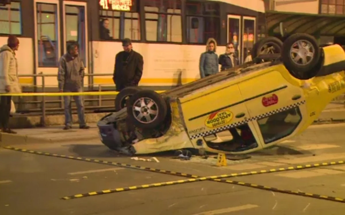 Taximetrul s-a învârtit de trei ori, apoi a ajuns în mijlocul străzii cu roțile în sus