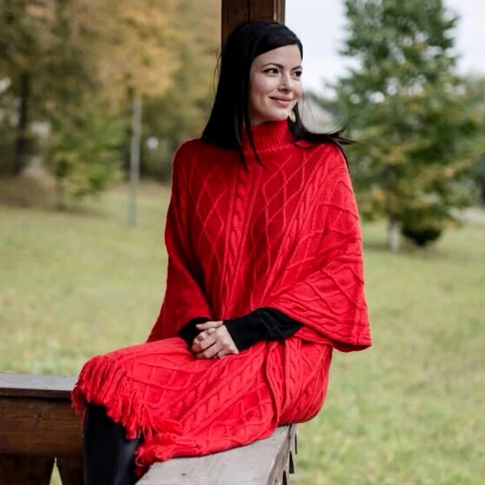 Știrista dă cu aspiratorul și are grijă și de cu fetița eifoto: arhiva personală