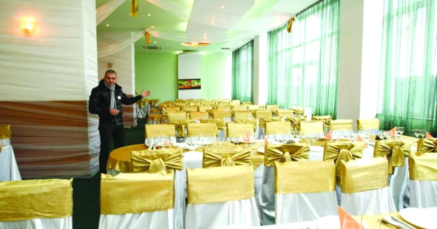 Aşa arată sala unui restaurant unde craiovenii vor servi masa la trecerea dintre ani!