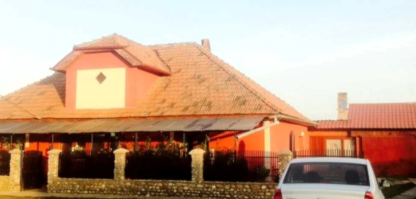 Casa fostului primar din Tormac FOTO www.pressalert.ro