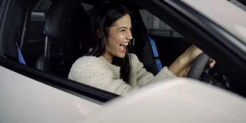 Emma Răducanu nu are nicio problemă să meargă cu Dacia. Foto X