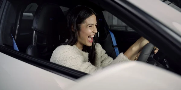 Emma Răducanu nu are nicio problemă să meargă cu Dacia. Foto X