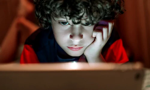 copil ecran shutterstock1 jpg
