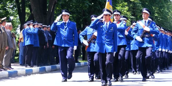80 de jandarmi participă la ceremonial militar