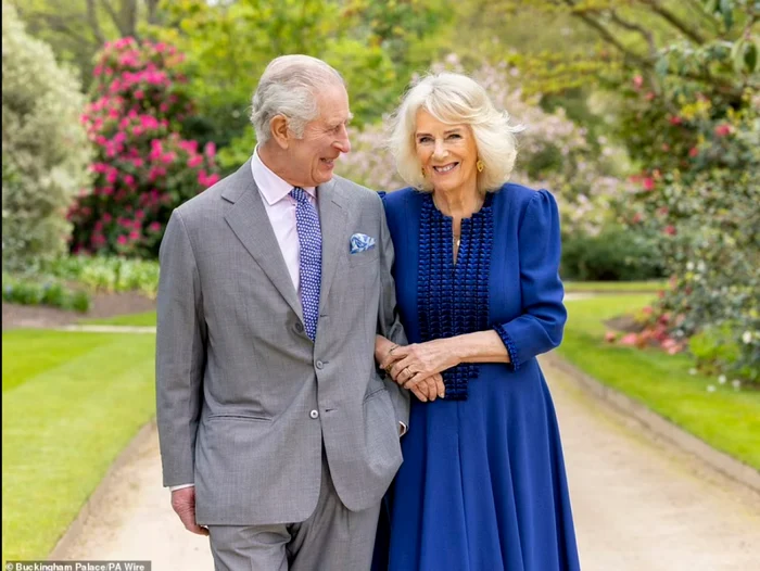 Regele Charles și Regina Camilla portret oficial png