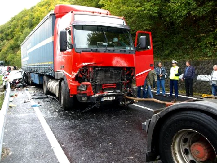 Unul din tiruri transporta televizoare de tip LCD