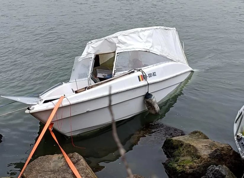 Accident naval pe Brațul Sulina. O ambarcațiune s-a răsturnat, iar o persoană a murit