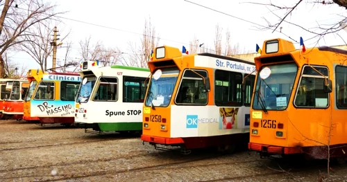 Mijloacele de transport public din Galaţi decorate de Ziua României FOTO Transurb SA