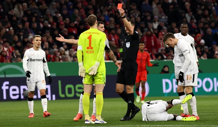 Manuel Neuer (galben), primul cartonaș roșu în 866 de meciuri (FOTO: Getty Images)