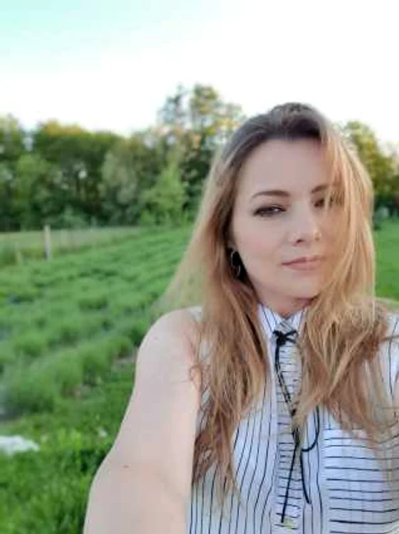 Ana Neagu cultivă două soiuri de lavandă pe o suprafaţă de peste 1.000 de metri pătraţi