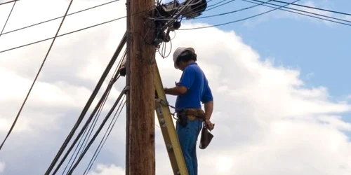 CEZ, rugat să nu lase în beznă primăriile din Dolj. Foto: Adevărul