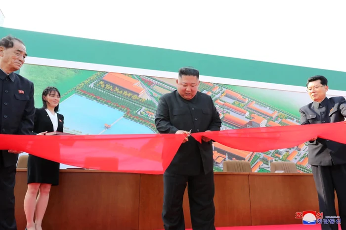 Kim Jong-un la inaugurarea unei fabrici de îngrăşăminte chimice