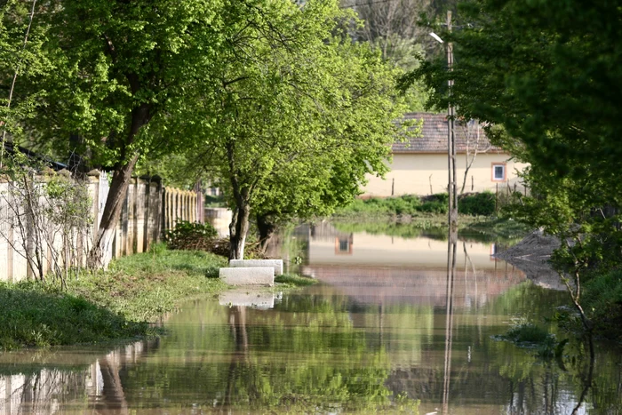
    Sute de gospodării sunt în pericol  