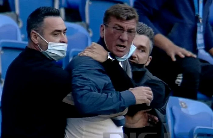 Silvian Cristescu a fost oprit cu greu Captură foto: Digi Sport