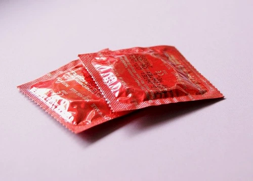 Protecţia cu ajutorul prezervativului este singura care te poate ţine departe de infecţia HIVFoto: pixabay.com