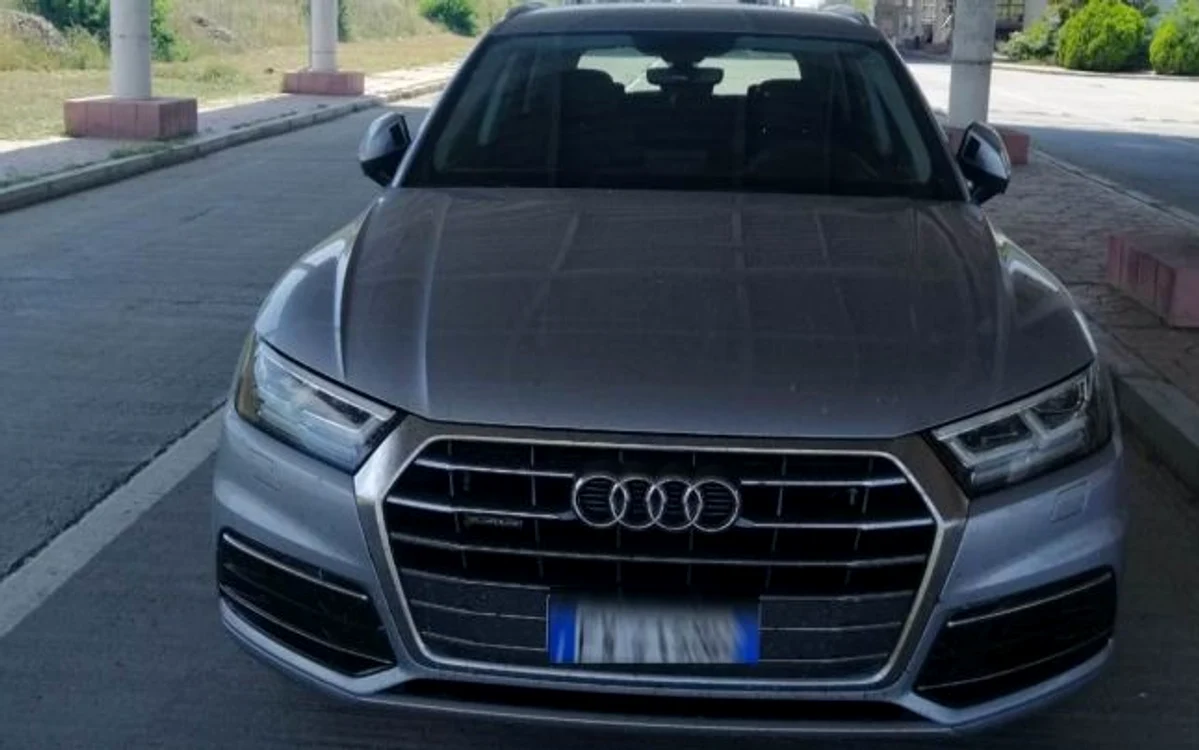 Autoturism în valoare de 50.000 euro, oprit de poliţiştii de frontieră de la P.T.F. Galaţi     Foto I.T.P.F. Iaşi