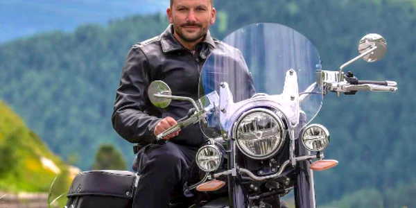 Cristian Predoi - motociclistul creator Pe Motoare a murit într-un accident de motocicletă în Şaru Dornei Suceava Sursa Facebook CP
