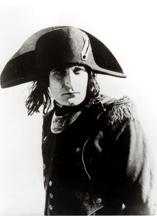 Albert Dieudonné,  în rolul lui Napoleon,  în pelicula regizată de Abel Gance (1927)