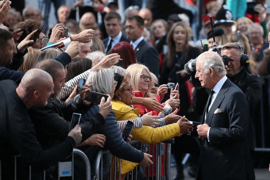 Regele Charles, confruntat de un britanic: „Plătim pentru paradă și ne chinuim să ne încălzim casele!”