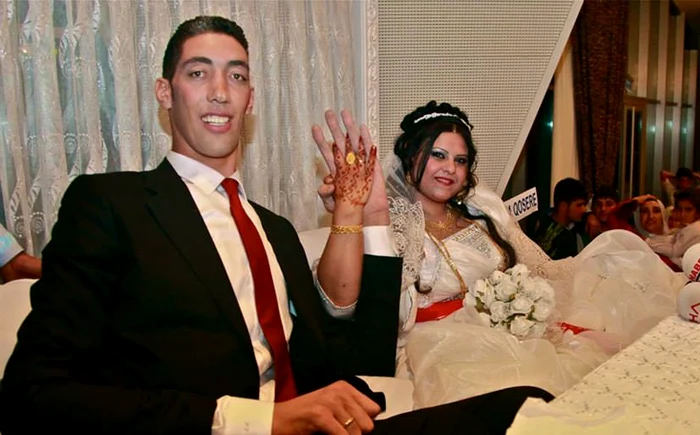 Cel mai înalt om din lume, Sultan Kosen, a divorțat FOTO Facebook / Guinness World Records