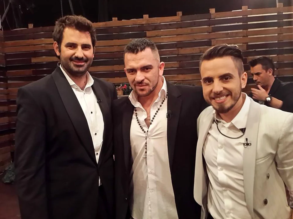 
    Paul, alături de doi membri ai juriului „MasterChef”, Adi Hădean (stânga) şi Chef Foa (dreapta)foto arhivă personală  