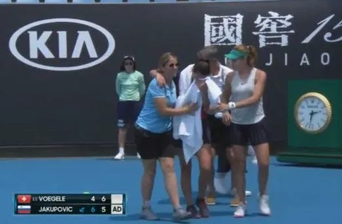 Dalila Jakupovic nu a putut iesi pe picioarele ei de la Australian OpenCaptură video Eurosport