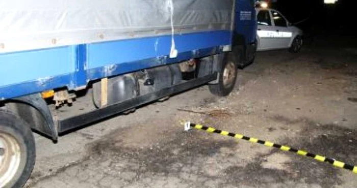 Alba Iulia: Focuri de armă pentru prinderea unor hoţi de motorină