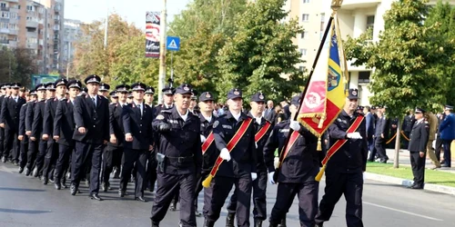pompieri isu bucuresti drapel de lupta foto ISU BUCURESTI /ILFOV 3
