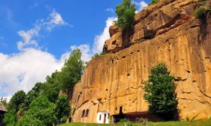 Manastirea Corbii de Piatra, foto Shutterstock jpg