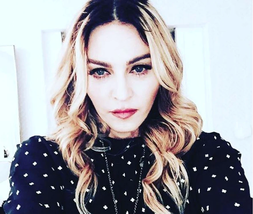 
    Madonna (57 de ani), alături de fiul ei, Rocco (17 ani), pe vremea când era bebelușfoto: Arhiva Personală  