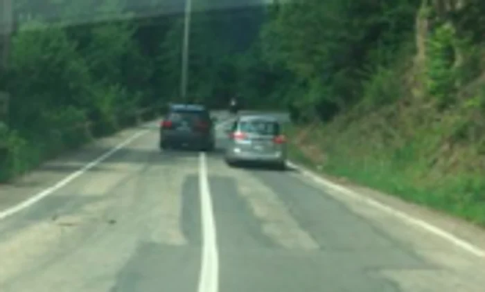 Depăşire extrem de periculoasă pe Transfăgărăşan cu maşini SUV şi motociclişti - şofer de Audi din staff-ul Transylvania Road Trip Foto Sînziana Ionescu