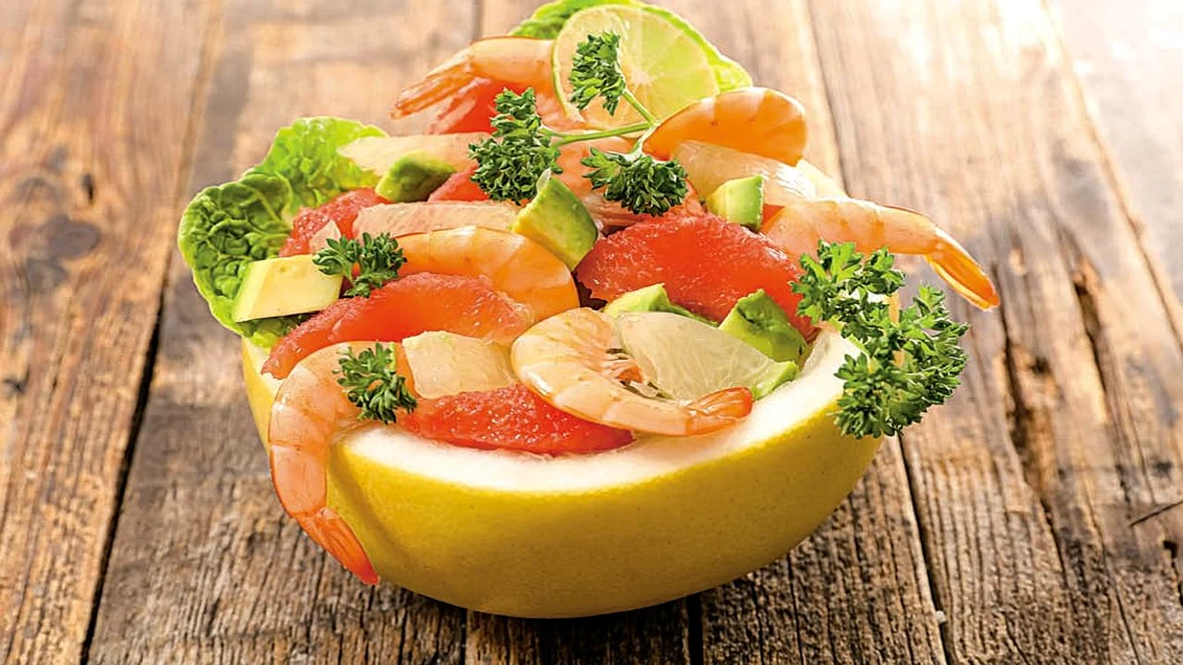 salata de grepfuri cu creveti si avocado jpg