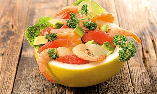 salata de grepfuri cu creveti si avocado jpg