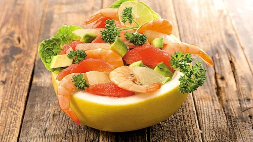 salata de grepfuri cu creveti si avocado jpg