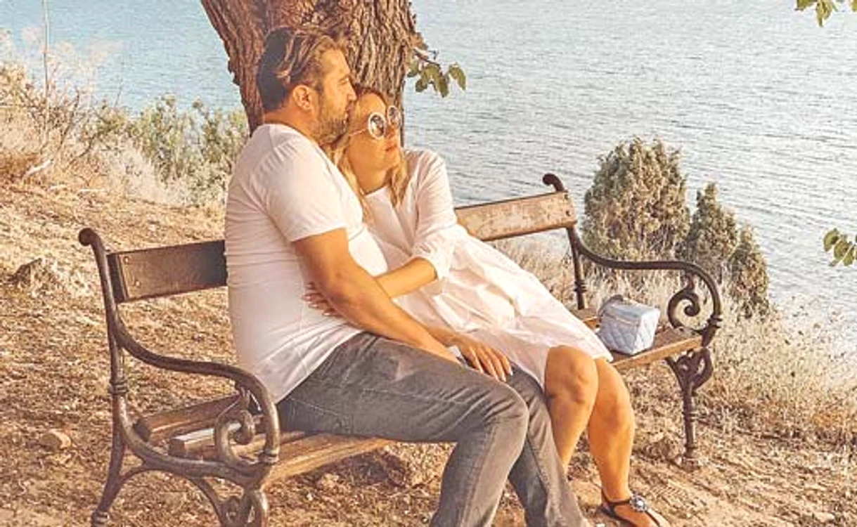 
    Diana şi Alin  aşteaptă primul lor  copil, un băieţel  