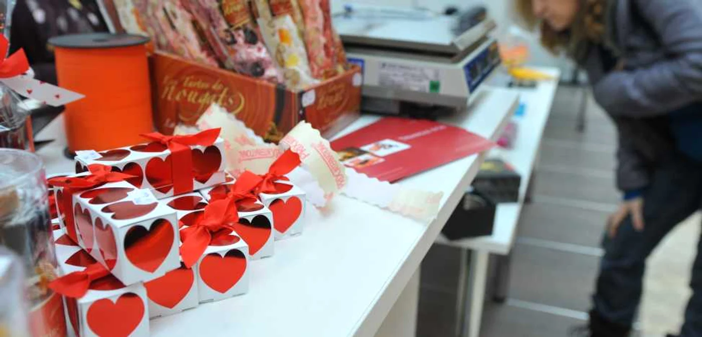Îndrăgostiţii clujeni pot să-şi cumpere cadouri de la târgul de Valentine's de la Polus Center (foto: adevarul)