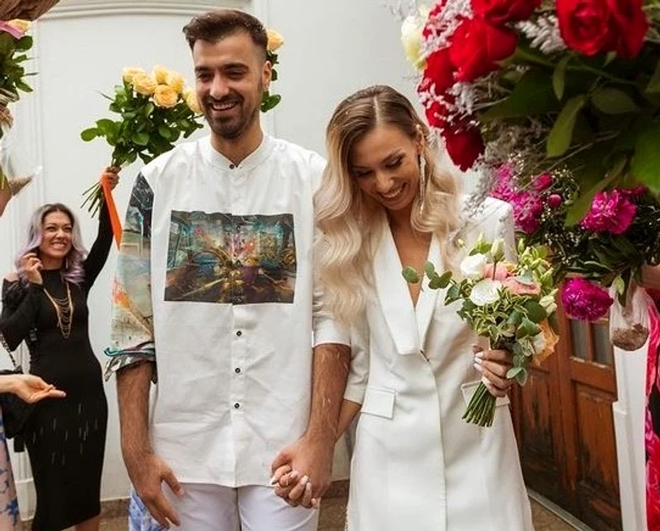 
    Iulia nu poate, momentan, să mai calce în piciorul bolnavfoto: Instagram  
