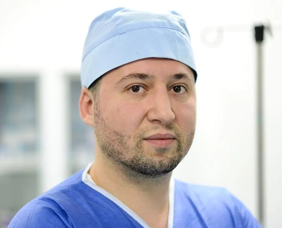 Medicul Youssef Chawi a explicat că primarul şi-a făcut rinoplastie şi injecţii cu botox