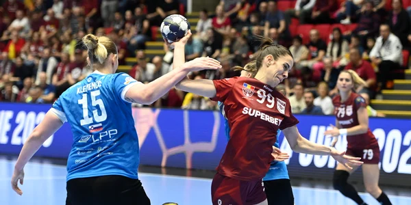 Sorina Maria Grozav (Tirca) în meciul de handbal dintre Rapid și Krim Mercator Ljubljana, contând pentru Liga Campionilor FOTO Sport Pictures