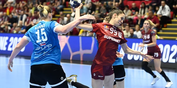 Sorina Maria Grozav (Tirca) în meciul de handbal dintre Rapid și Krim Mercator Ljubljana, contând pentru Liga Campionilor FOTO Sport Pictures